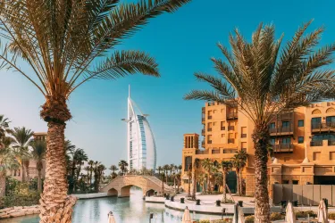 Luxury Living in Dubai: A Guide to Experiencing the City's Best Lifestyle Offerings